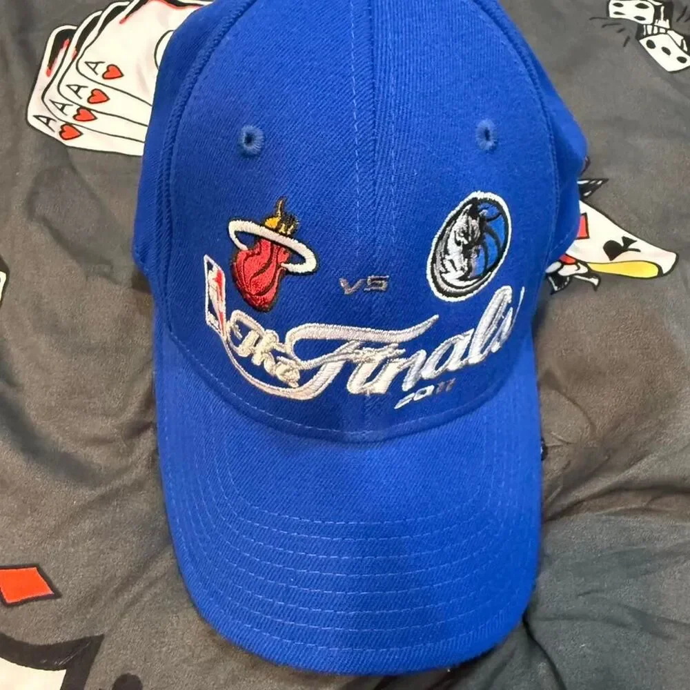 Adidas Maverick finals 2011 hat